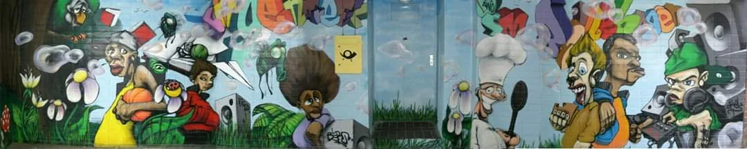 Panorama einer farbigen Graffiti-Collagewand