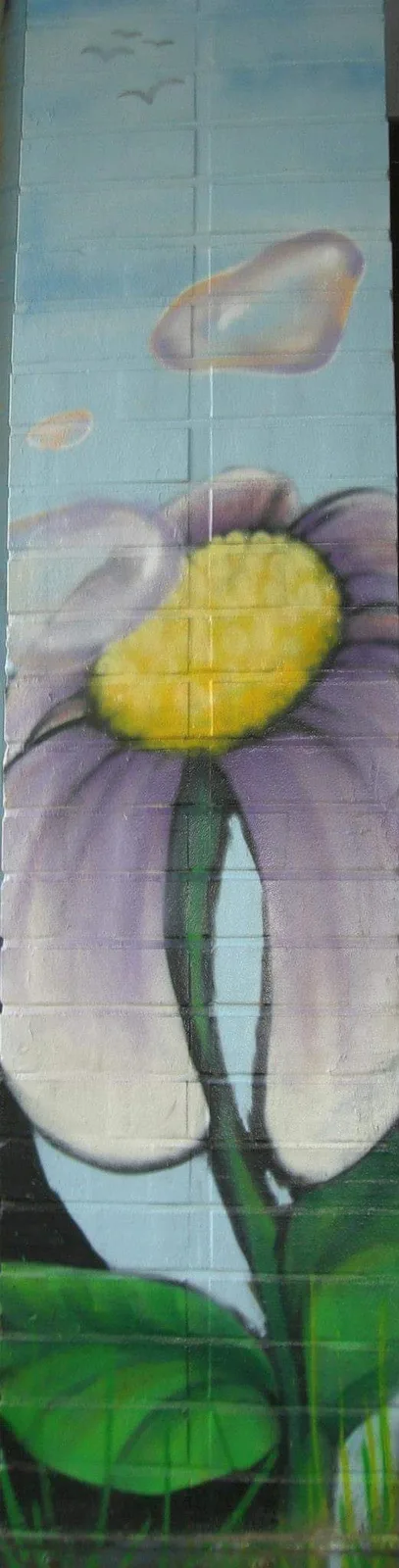 Schmales Wandmotiv mit großer Blüte