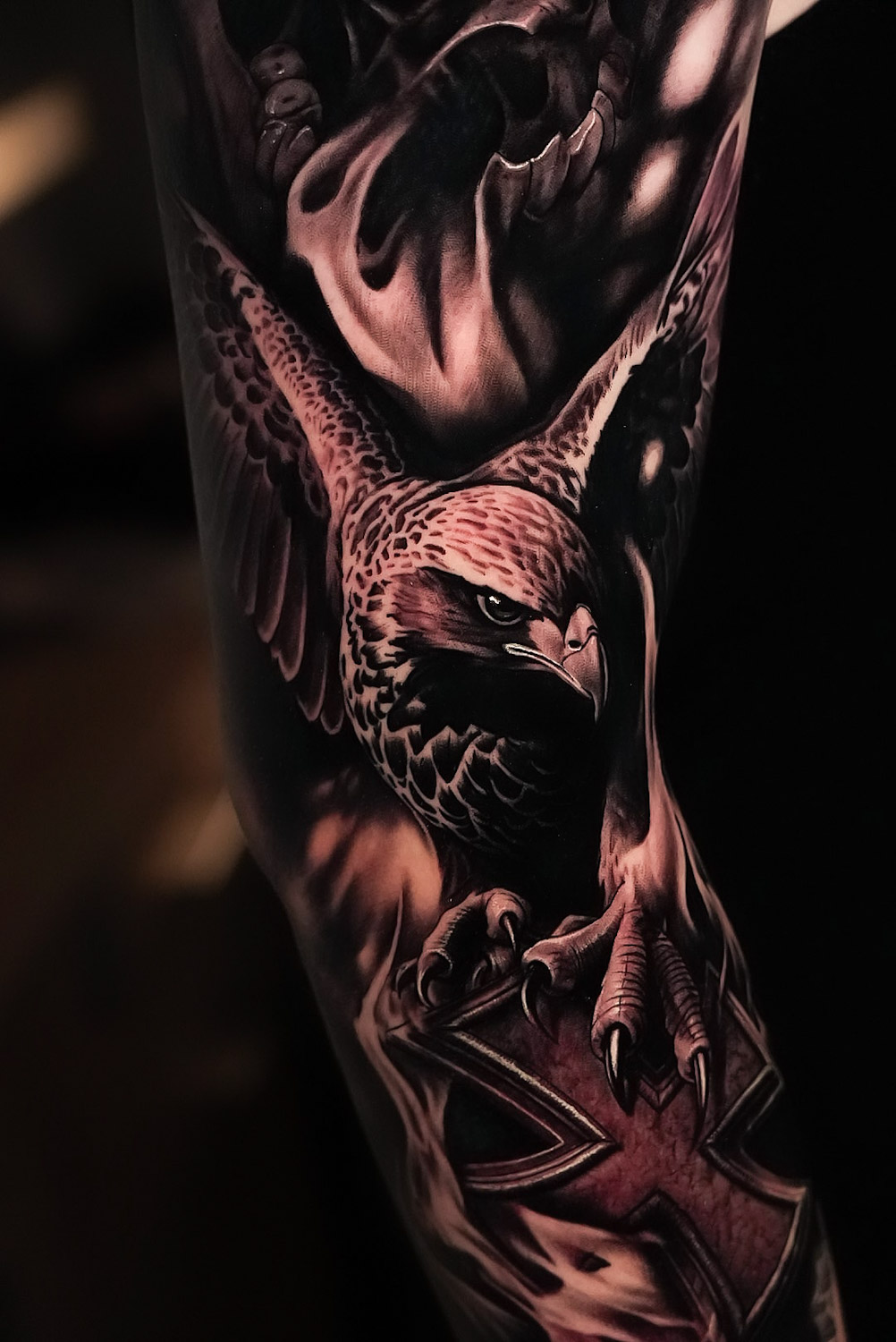 Realistisches Black-and-Grey-Detail eines Adlers